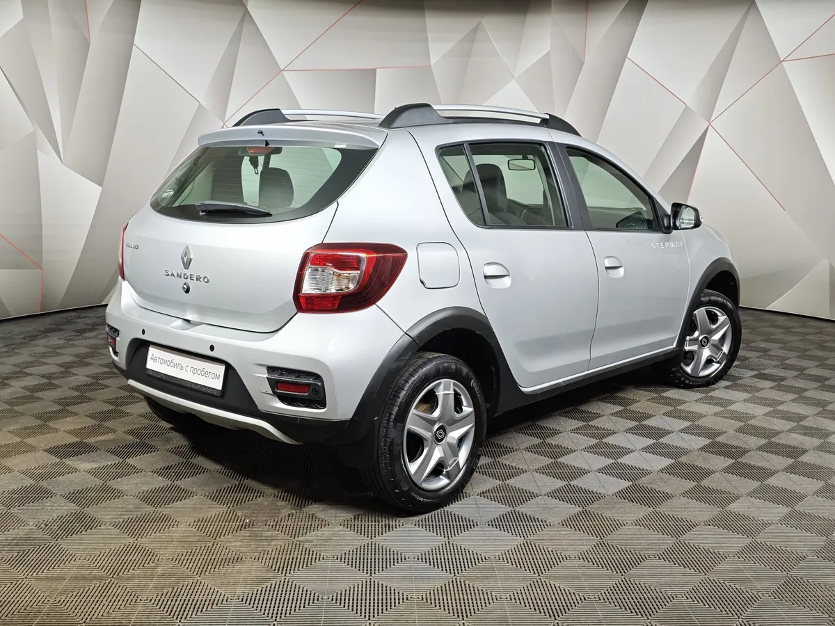 Renault Sandero 1.6 AT (103 л.с.) Stepway Серый в АВИЛОН. Слайд №2