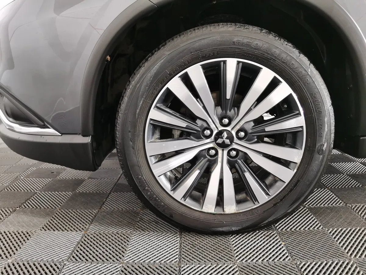 Mitsubishi Outlander 2.0 MIVEC CVT 2WD (146 л.с.) Intense Plus Серый в АВИЛОН. Слайд №9