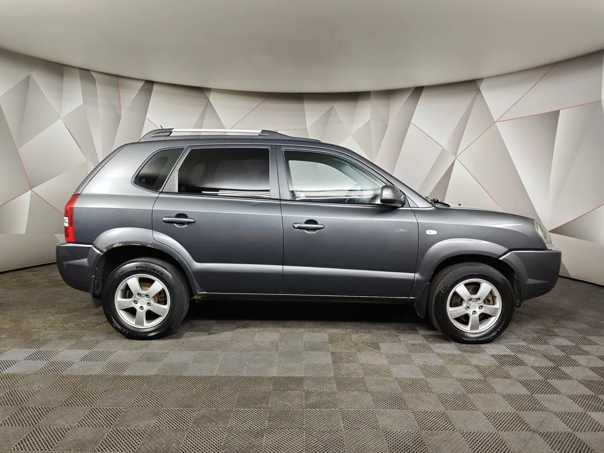 Hyundai Tucson 2.0 AT 4WD (142 л.с.) Серый в АВИЛОН. Слайд №6