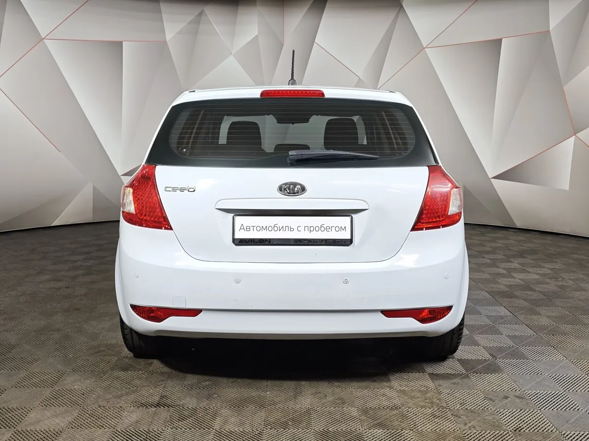 Kia Ceed 1.6 AT (122 л.с.) Белый в АВИЛОН. Слайд №8