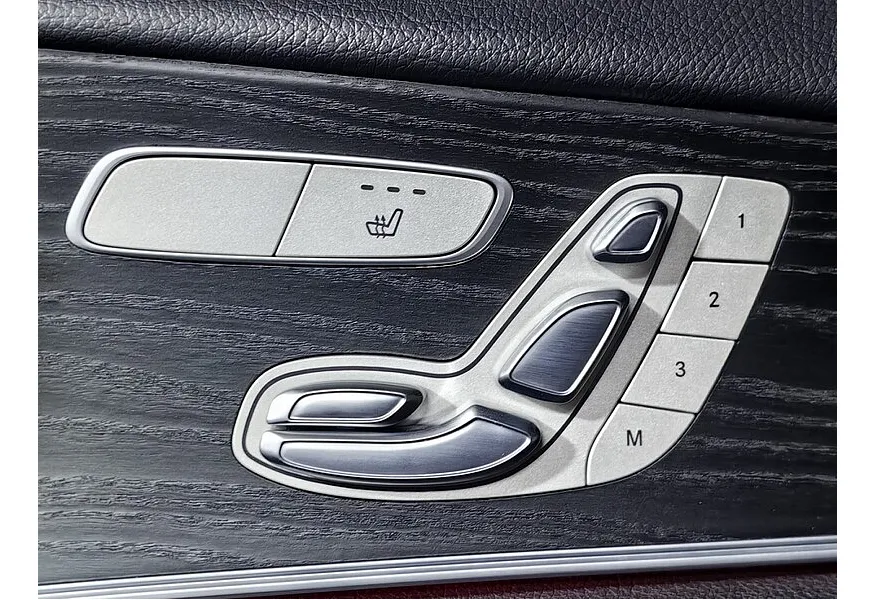 Mercedes-Benz E-Класс E 400 d 4MATIC 9G-TRONIC (333 л.с.) Luxury Черный в АВИЛОН. Слайд №21