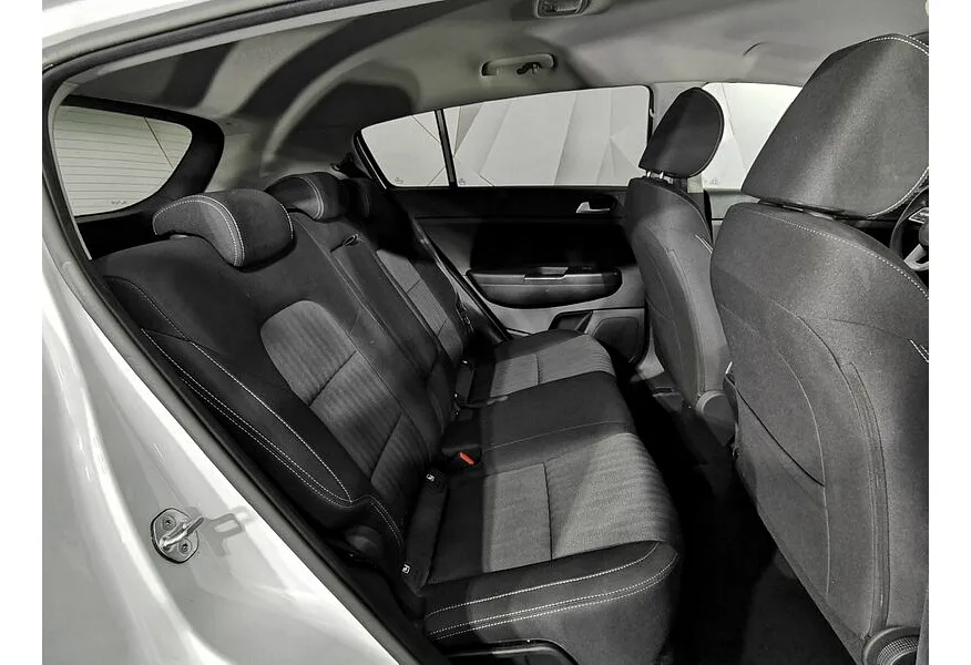 Kia Sportage 2.0 AT 2WD (150 л.с.) Classic Белый в АВИЛОН. Слайд №17