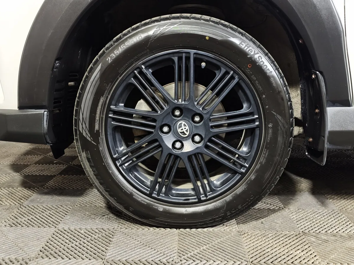 Toyota RAV4 2.5 AT 4WD (180 л.с.) Престиж Белый в АВИЛОН. Слайд №9