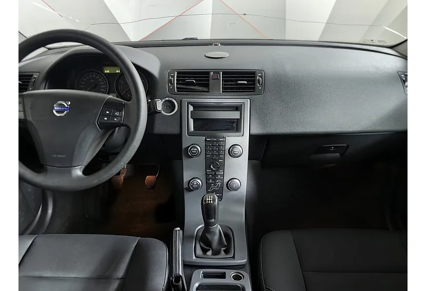 Volvo S40 1.6 MT (100 л.с.) Черный в АВИЛОН. Слайд №13
