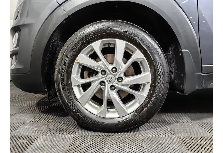 Hyundai Tucson 2.0 (150 л.с.) MPi-6AT-4WD Family Серый в АВИЛОН. Слайд №9