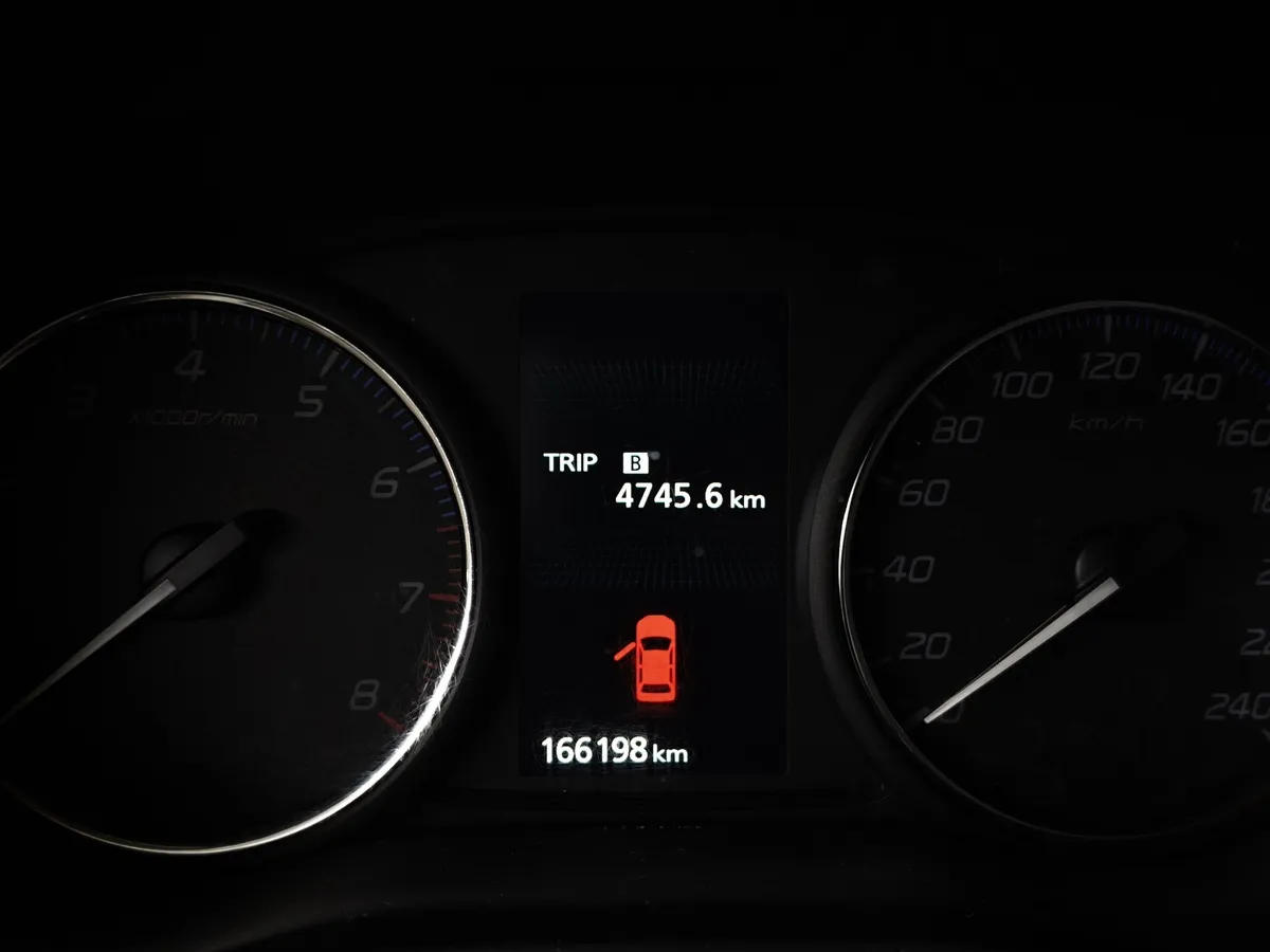 Mitsubishi Outlander 2.0 CVT 4WD (146 л.с.) Белый в АВИЛОН. Слайд №17