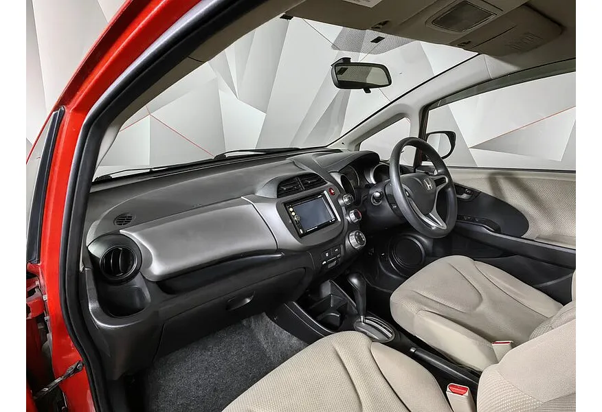 Honda Fit 1.3 CVT (100 л.с.) Красный в АВИЛОН. Слайд №16