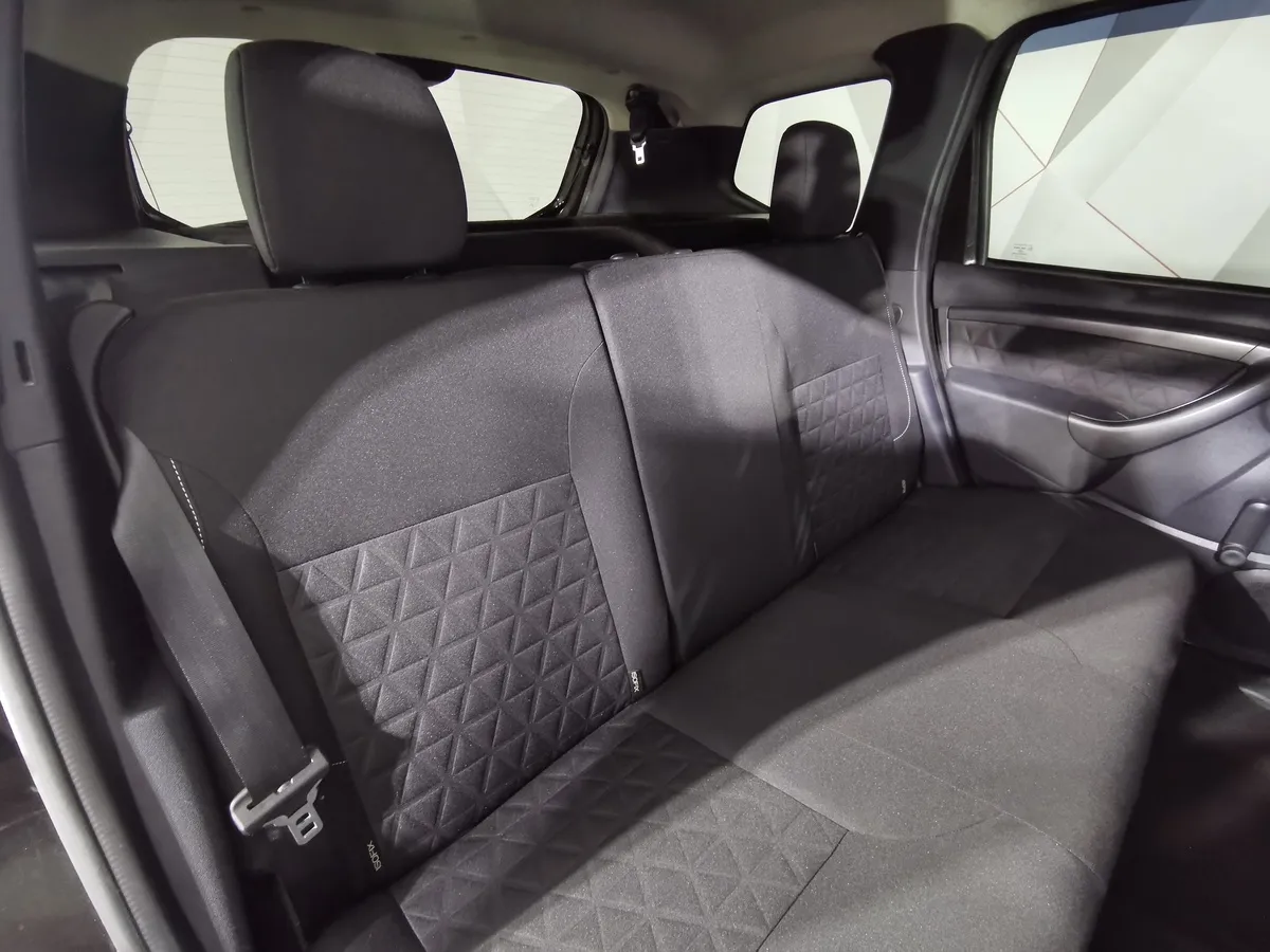 Renault Duster 1.6 MT 4x4 (114 л.с.) Черный в АВИЛОН. Слайд №16