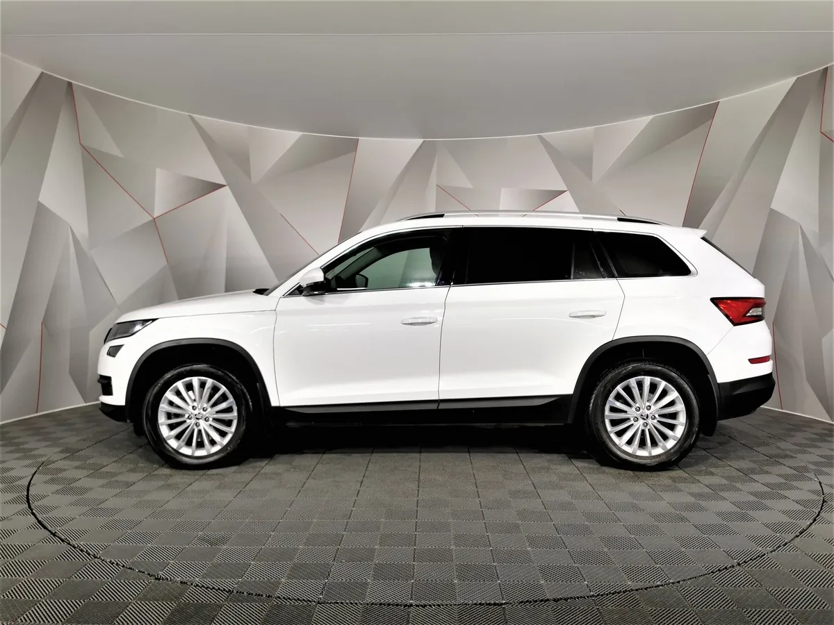 Skoda Kodiaq 2.0 TSI DSG 4X4 (180 л.с.) Белый в АВИЛОН. Слайд №5