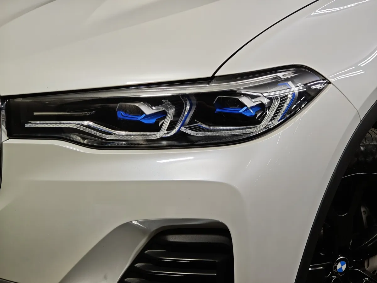 BMW X7 xDrive30d Steptronic (249 л.с.) Exclusive Launch Package Белый в АВИЛОН. Слайд №8