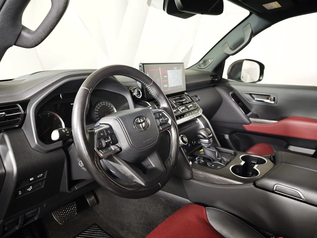 Toyota Land Cruiser 3.4 V6 AT 4WD (299 л.с.) 70th Anniversary Черный в АВИЛОН. Слайд №19