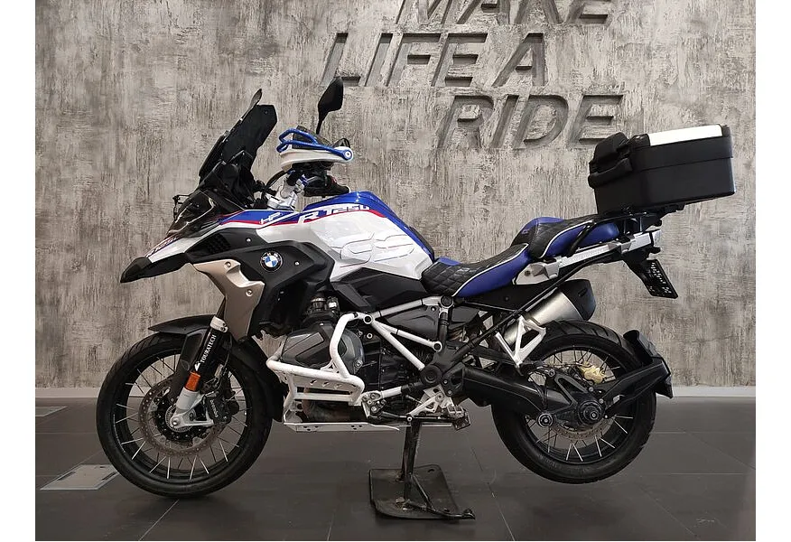 LIVE. Слайд №3