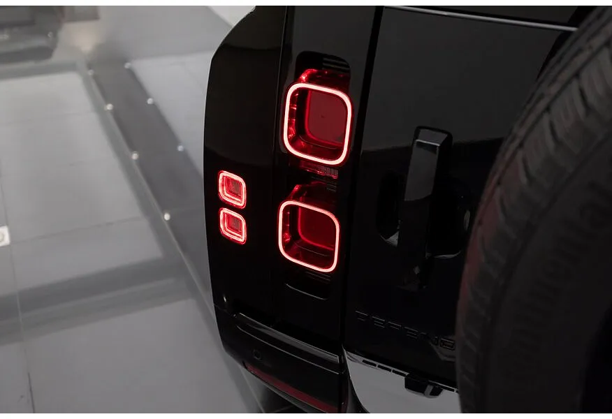 Land Rover Defender 3.0D AT (300 л.с.) HSE Черный в АВИЛОН. Слайд №18