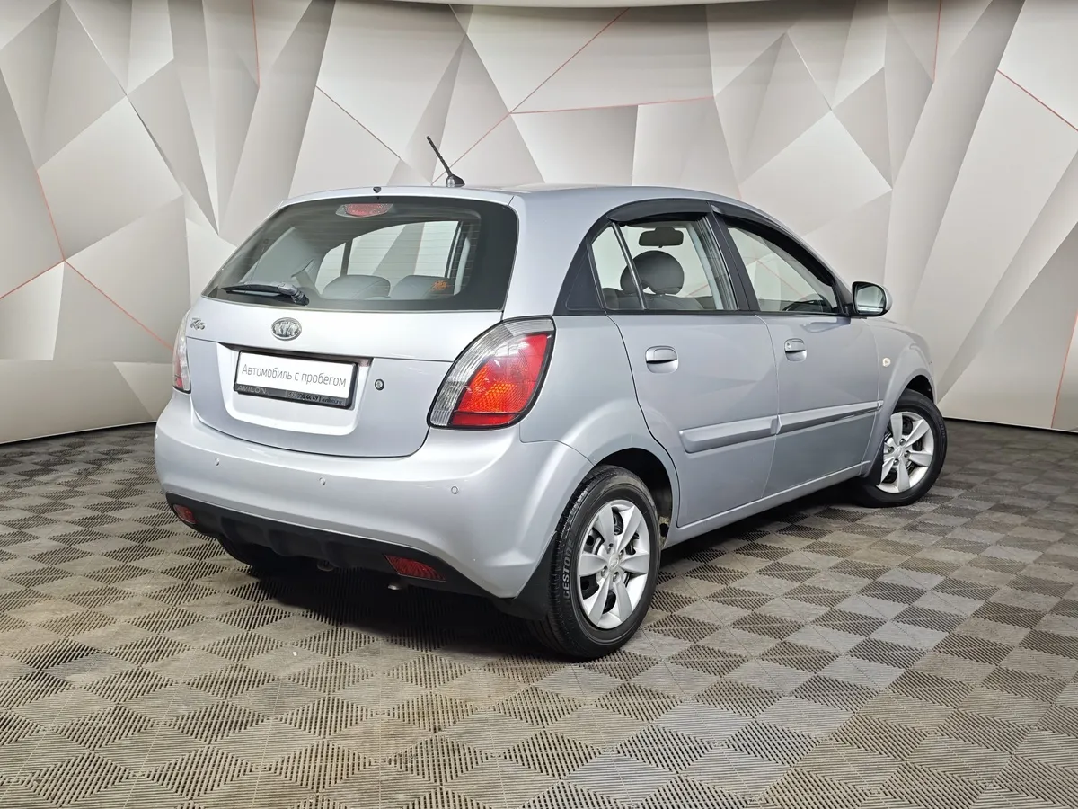 Kia Rio 1.4 AT (97 л.с.) Classic Серый в АВИЛОН. Слайд №2