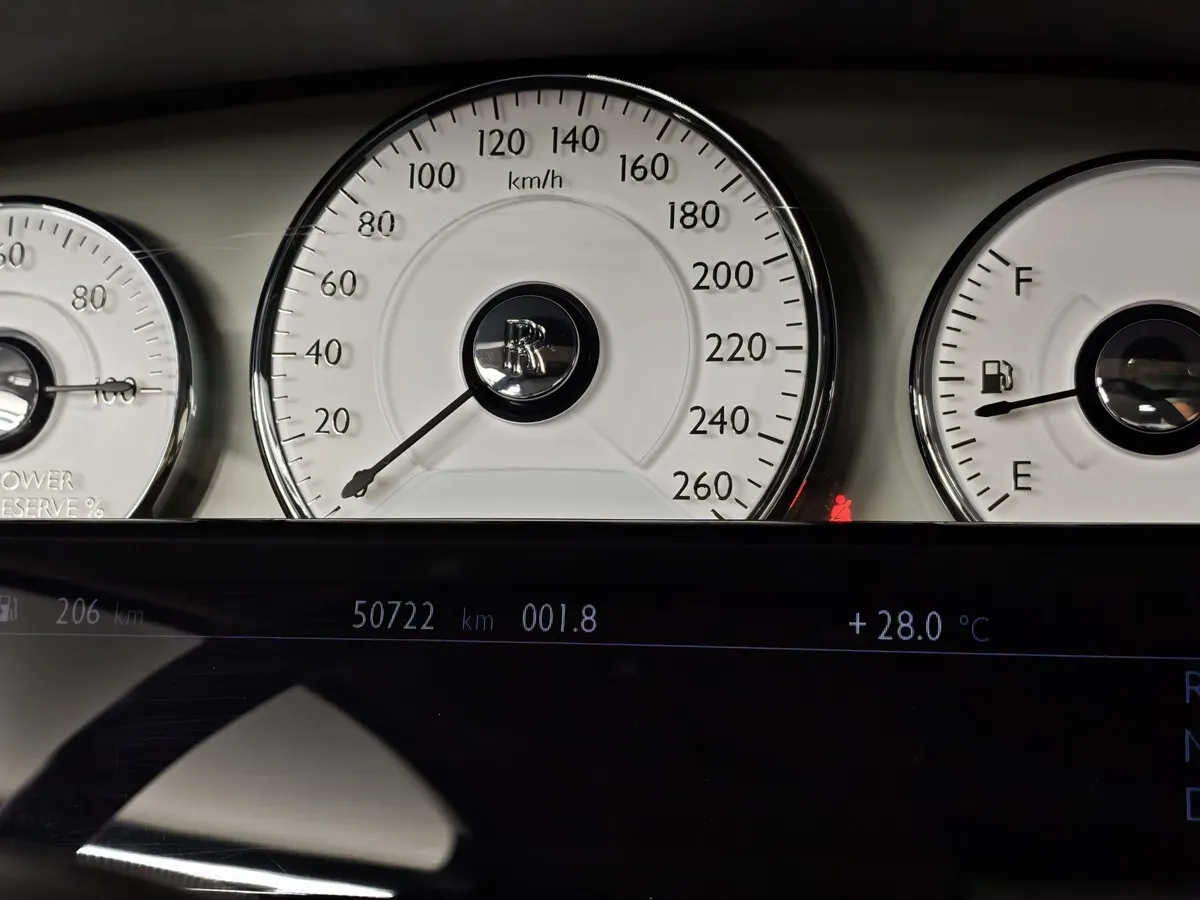Rolls-Royce Ghost 6.6 AT (570 л.с.) Individual Серый в АВИЛОН. Слайд №18