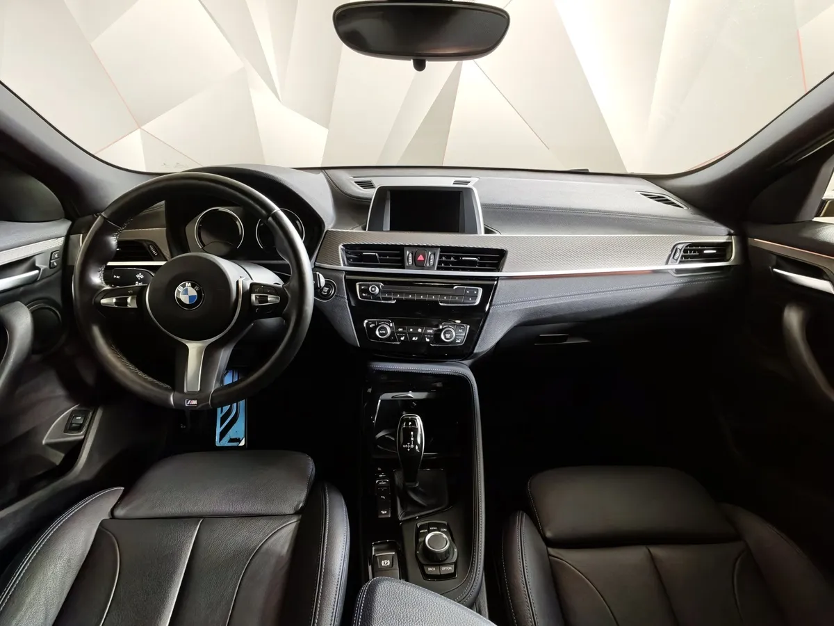 BMW X2 20i xDrive AT (192 л.с.) M Sport Золотой в АВИЛОН. Слайд №11