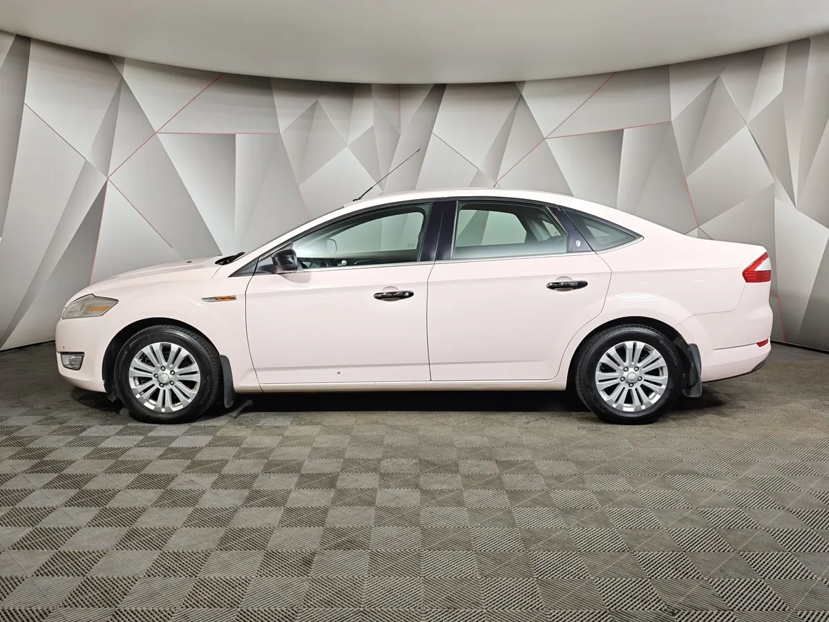 Ford Mondeo 2.3 AT (160 л.с.) Ghia Красный в АВИЛОН. Слайд №5