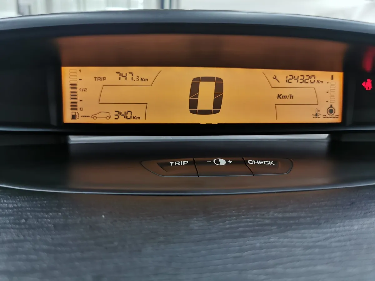 Citroen C4 1.6 HDi AT (109 л.с.) Красный в АВИЛОН. Слайд №17