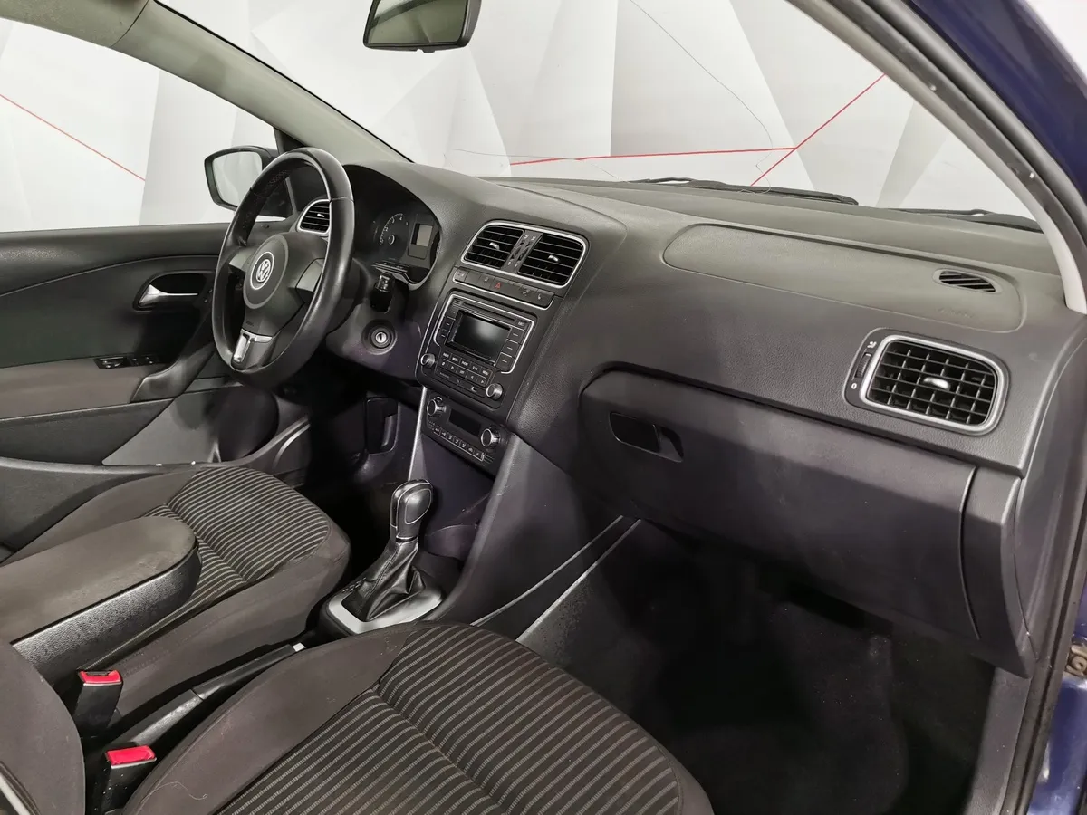 Volkswagen Polo 1.6 MPI AT (110 л.с.) Highline Синий в АВИЛОН. Слайд №12