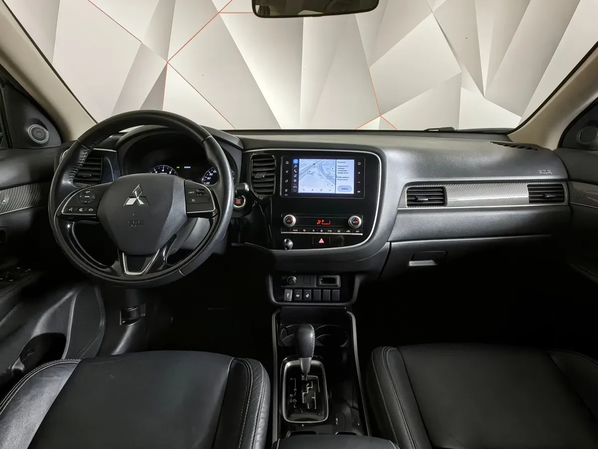Mitsubishi Outlander 2.0 MIVEC CVT 4WD 7 мест (146 л.с.) Intense Plus Белый в АВИЛОН. Слайд №14