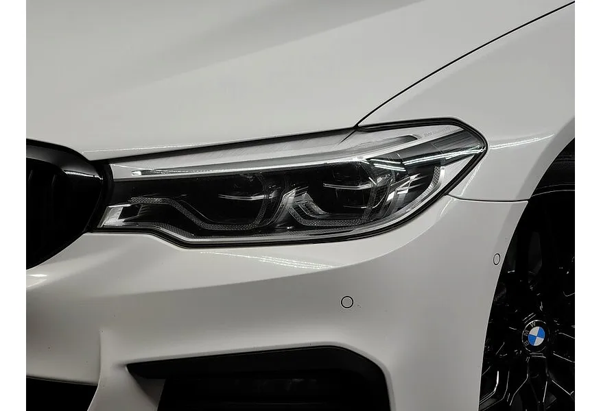 BMW 5 серия 530d xDrive Steptronic (249 л.с.) Base (Локальная сборка) Белый в АВИЛОН. Слайд №8