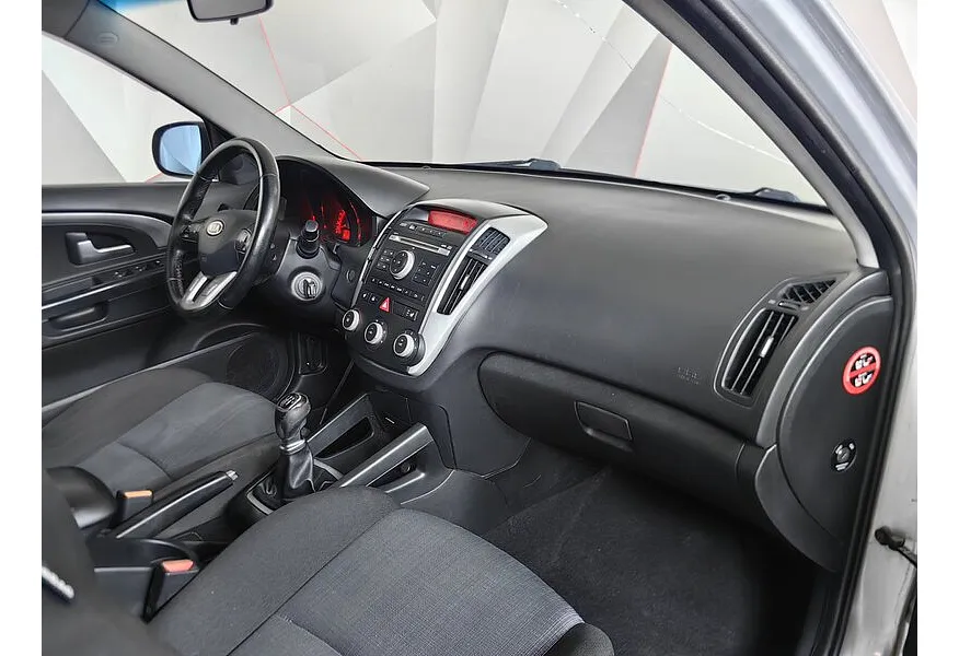 Kia Ceed 1.6 MT (122 л.с.) Серый в АВИЛОН. Слайд №13