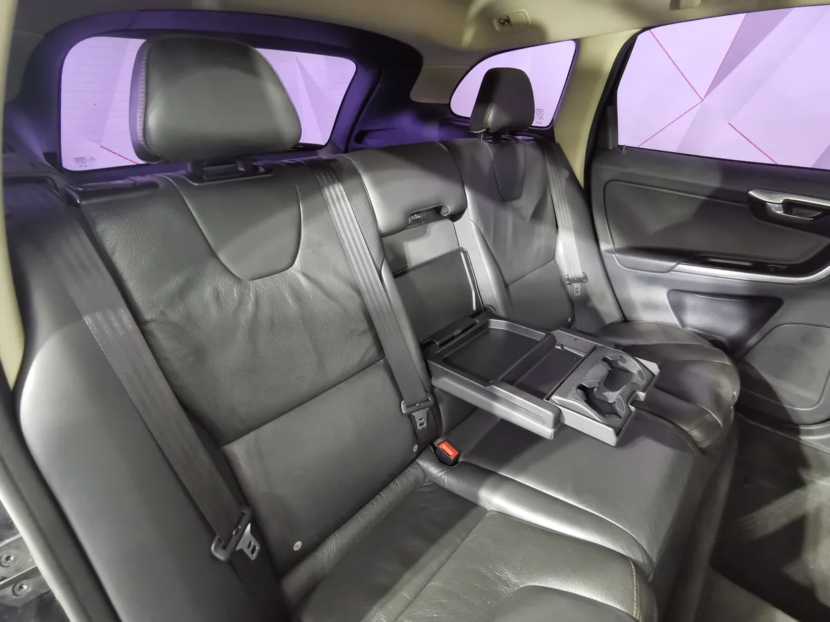 Volvo XC60 2.4 D5 Geartronic AWD (215 л.с.) Черный в АВИЛОН. Слайд №15