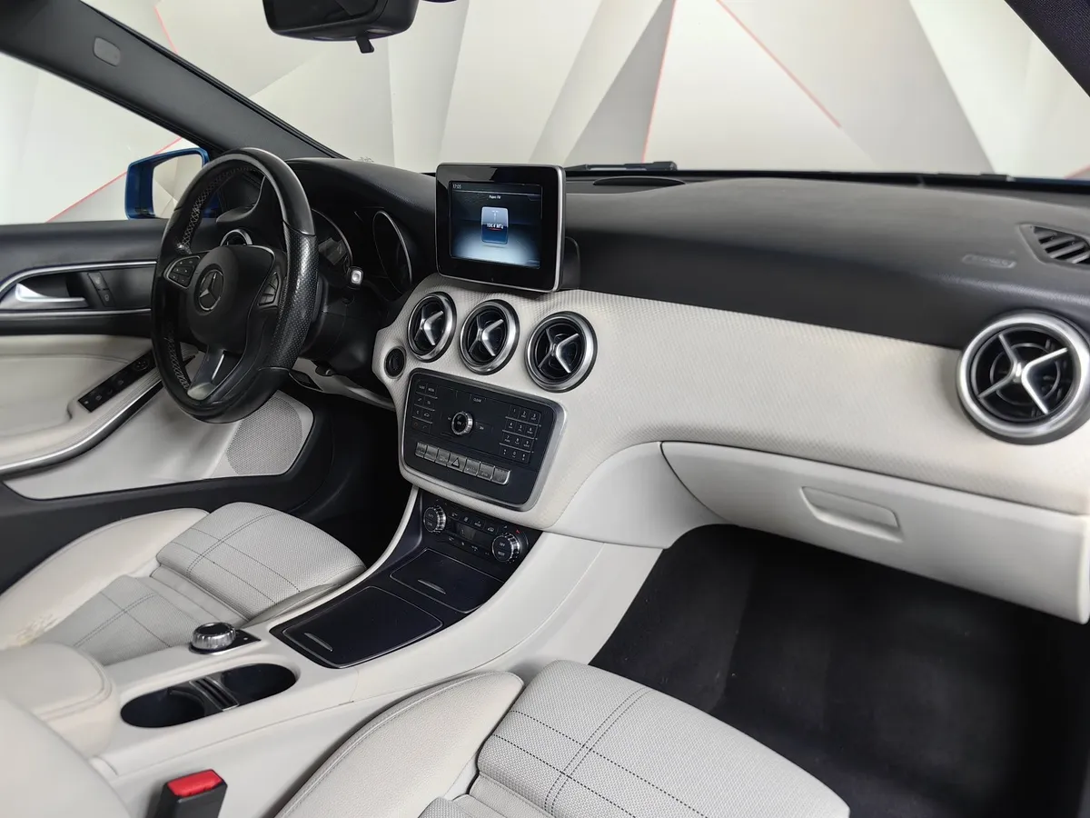 Mercedes-Benz A-Класс 180 7G-DCT (122 л.с.) Голубой в АВИЛОН. Слайд №12