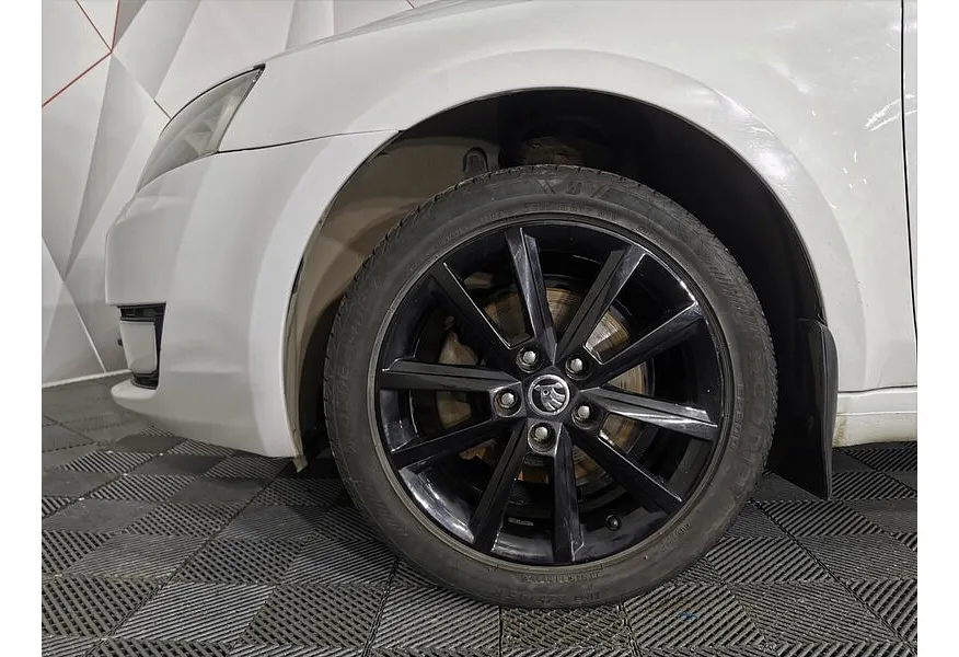 Skoda Octavia 1.6 AT (110 л.с.) Белый в АВИЛОН. Слайд №9