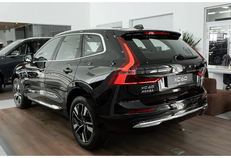 Volvo XC60 2.0 AT AWD (264 л.с.) Luxury Edition Черный в АВИЛОН. Слайд №5