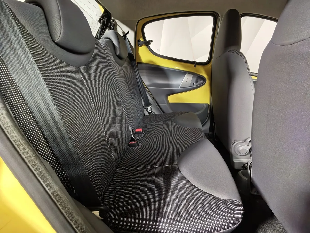 Peugeot 107 1.0 MT (68 л.с.) Active Желтый в АВИЛОН. Слайд №16