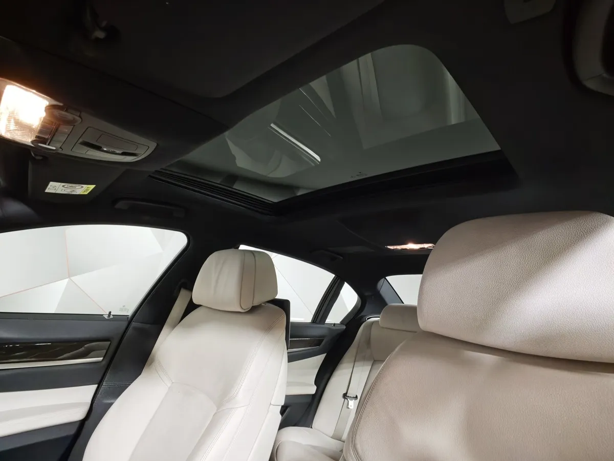 BMW 7 серия 740i AT (320 л.с.) Синий в АВИЛОН. Слайд №18
