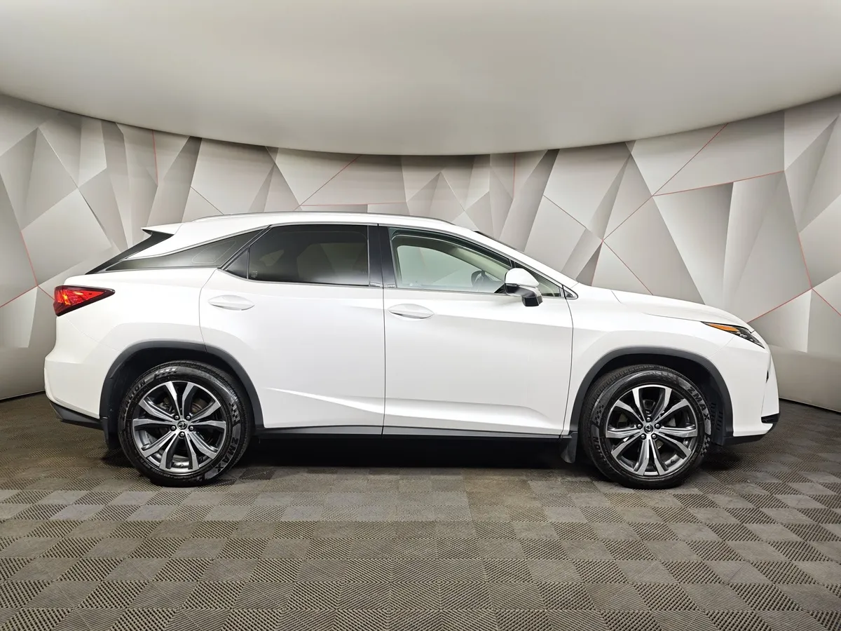 Lexus RX 2.0 AT AWD (238 л.с.) Executive Белый в АВИЛОН. Слайд №6
