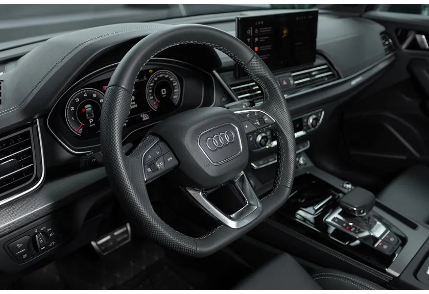 Audi Q5 L 2.0 TFSI S tronic quattro (245 л.с.) Luxury Dynamic Белый в АВИЛОН. Слайд №9