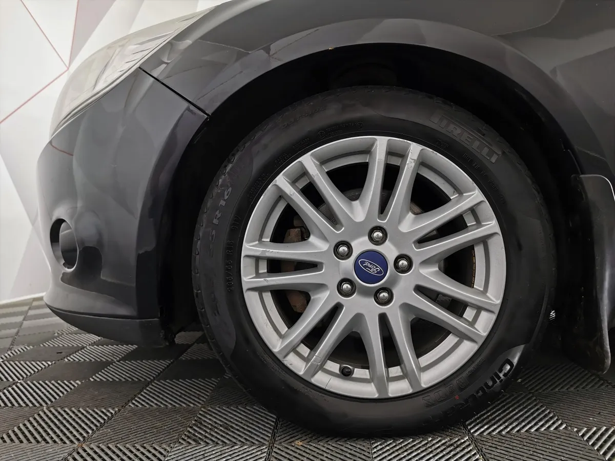 Ford Focus 1.6 PowerShift (125 л.с.) Titanium Черный в АВИЛОН. Слайд №9