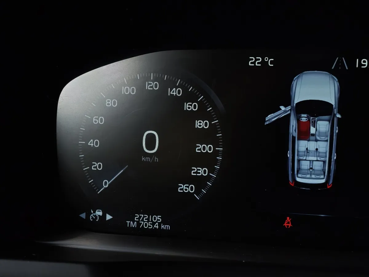 Volvo XC90 2.0 D5 Drive-E AT AWD (235 л.с.) Inscription Синий в АВИЛОН. Слайд №18