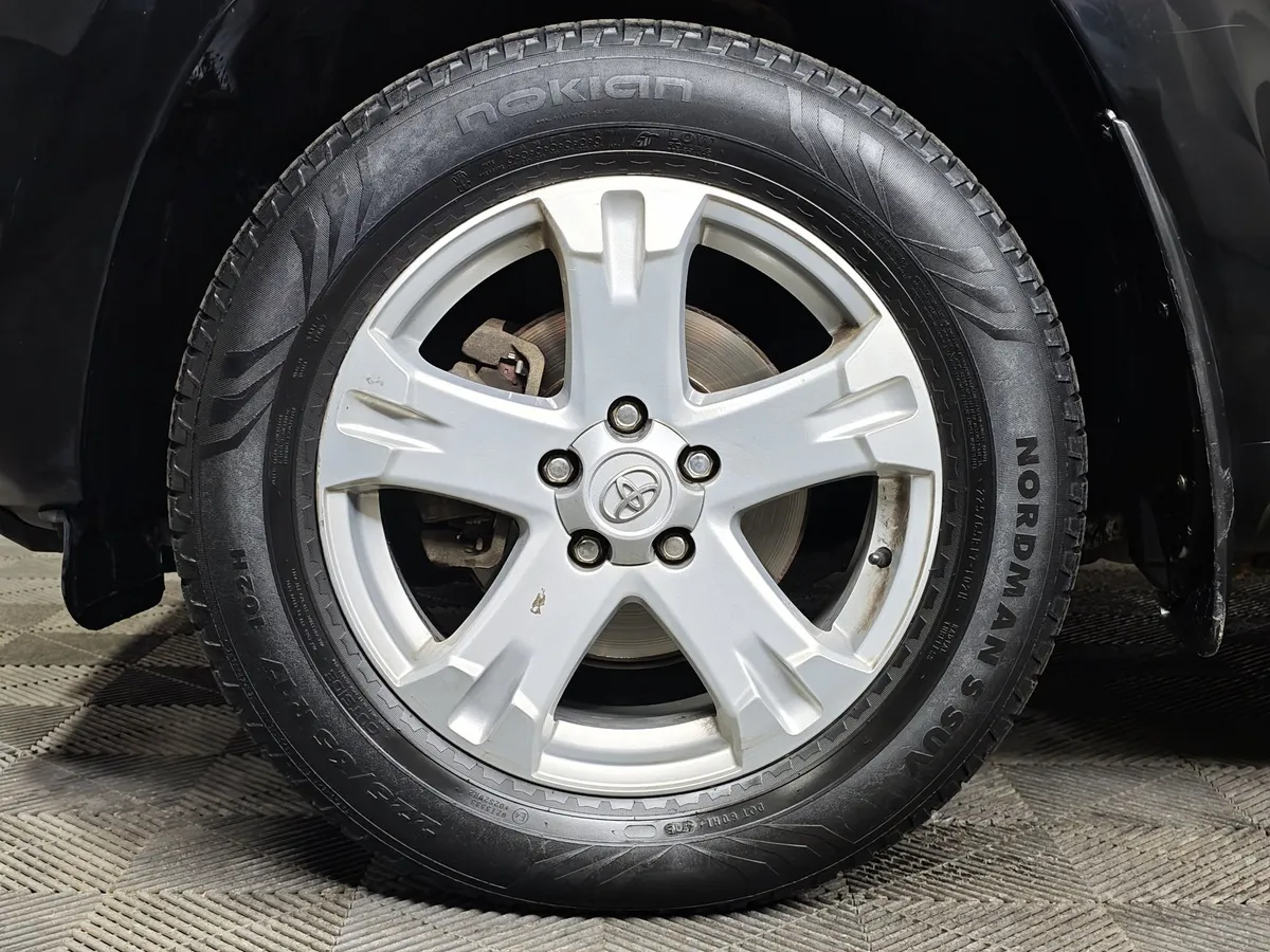 Toyota RAV4 2.0 AT AWD (152 л.с.) Черный в АВИЛОН. Слайд №9