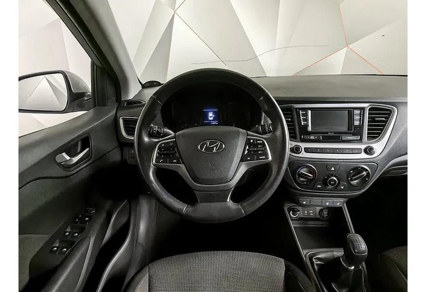 Hyundai Solaris 1.6 MT (123 л.с.) Серебристый в АВИЛОН. Слайд №19