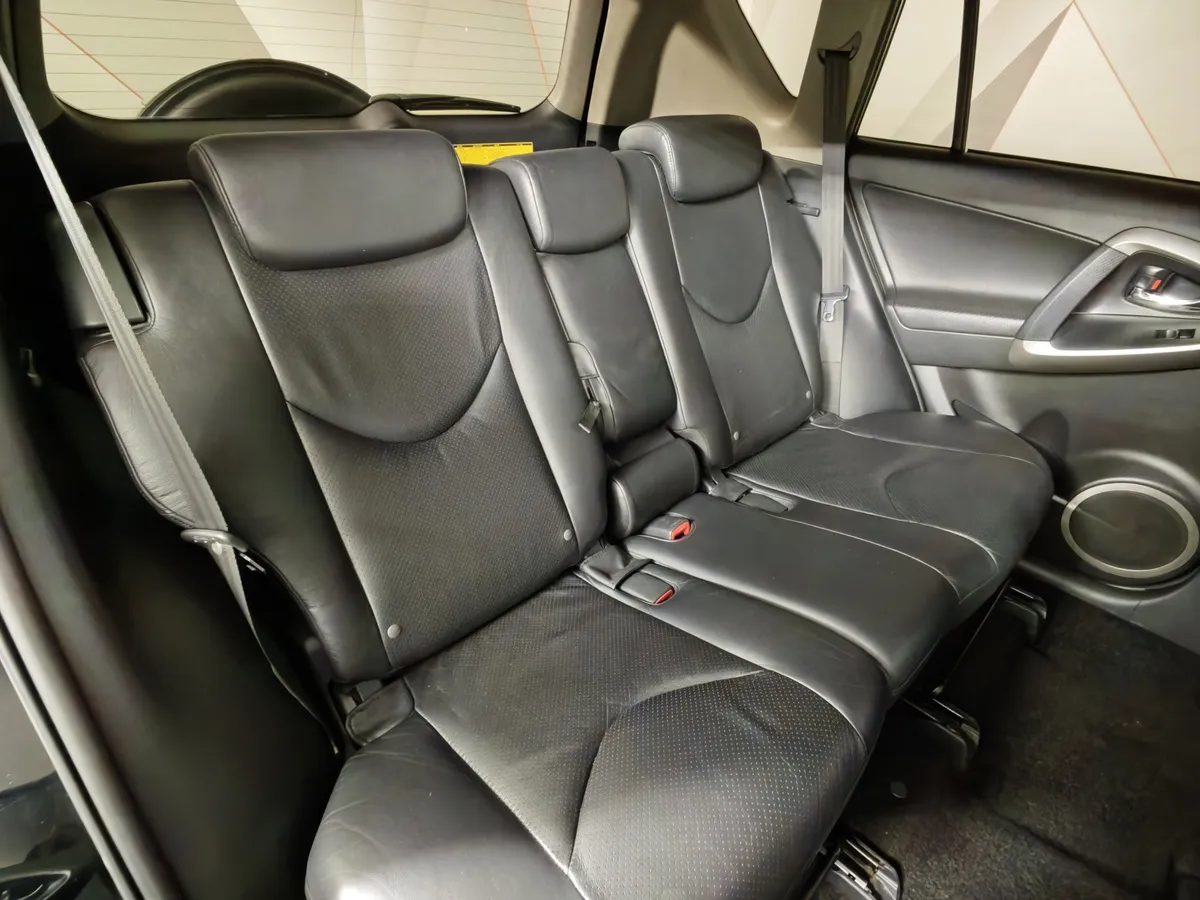 Toyota RAV4 2.4 CVT AWD (170 л.с.) Черный в АВИЛОН. Слайд №16