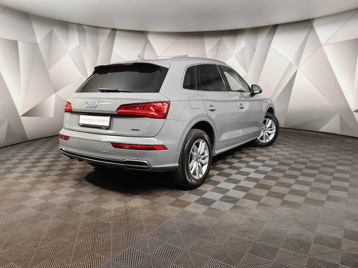 Audi Q5 2.0 TFSI S tronic quattro (249 л.с.) Серый в АВИЛОН. Слайд №2