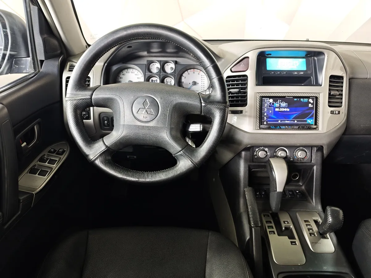 Mitsubishi Pajero 3.2 DI-D AT (163 л.с.) Черный в АВИЛОН. Слайд №16