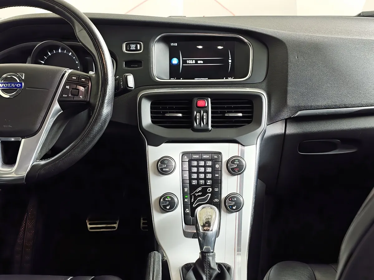 Volvo V40 2.0 T5 Geartronic AWD (213 л.с.) Белый в АВИЛОН. Слайд №15
