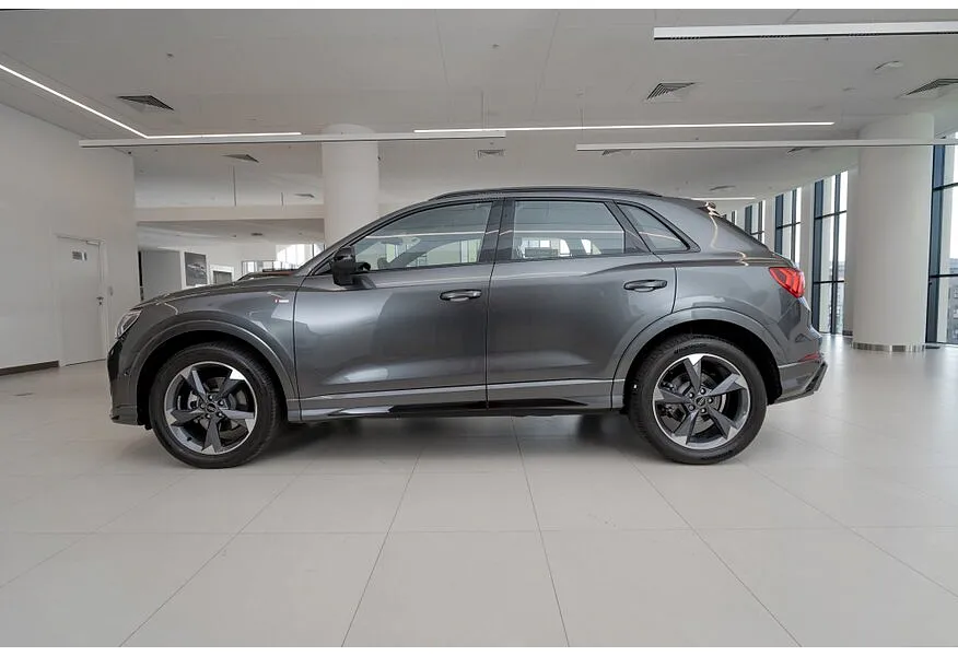 Audi Q3 2.0 45 TFSI S-tronic quattro (220 л.с.) Fashion Dynamic Edition Серый в АВИЛОН. Слайд №3