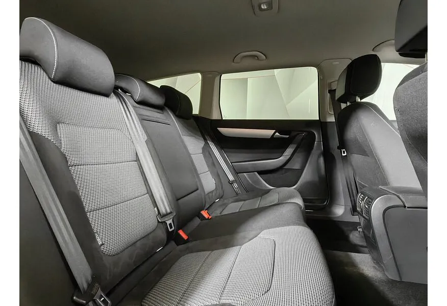 Volkswagen Passat 2.0 TSI 4Motion DSG (210 л.с.) Белый в АВИЛОН. Слайд №16