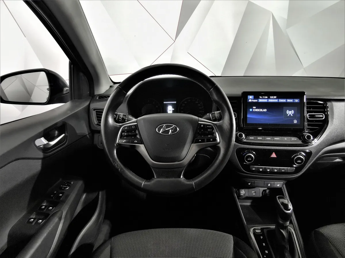Hyundai Solaris 1.6 AT (123 л.с.) Comfort + Light Черный в АВИЛОН. Слайд №19