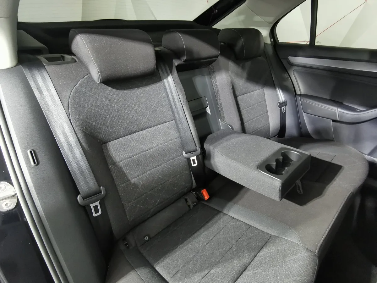 Volkswagen Polo 1.6 MPI AT (110 л.с.) Status Черный в АВИЛОН. Слайд №15