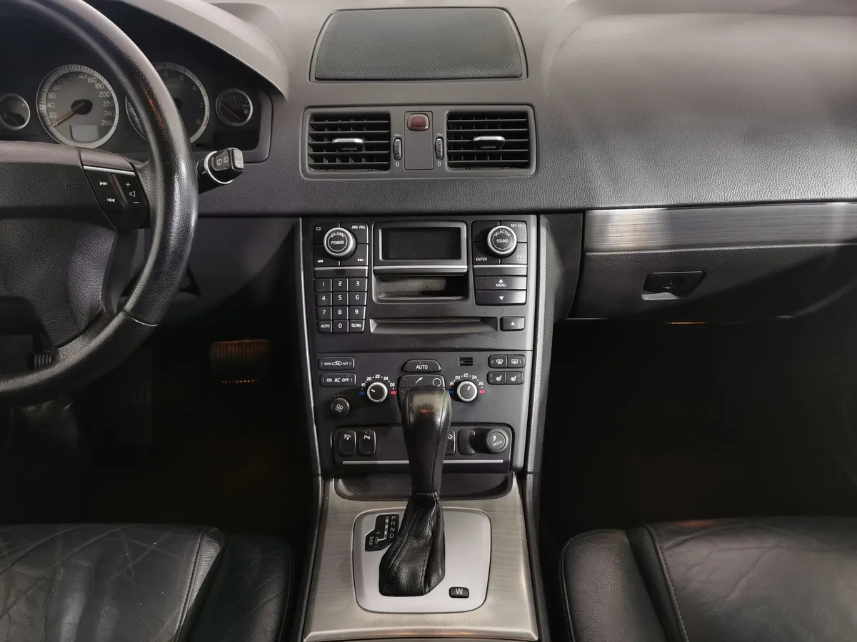 Volvo XC90 2.5 T5 Geartronic AWD (5 мест) (210 л.с.) Черный в АВИЛОН. Слайд №14