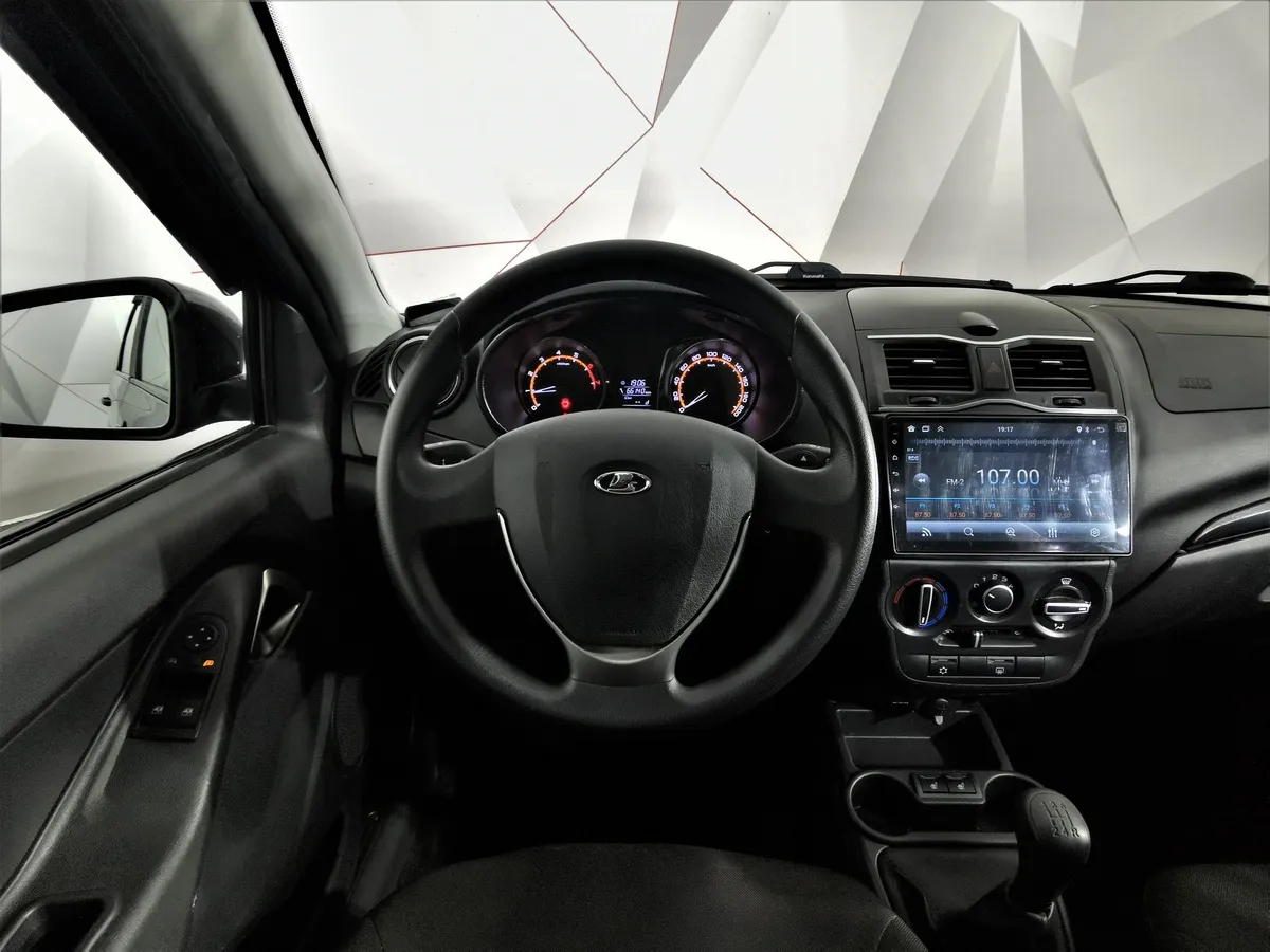 ВАЗ (Lada) Granta 1.6 MT 16кл (98 л.с.) Черный в АВИЛОН. Слайд №19