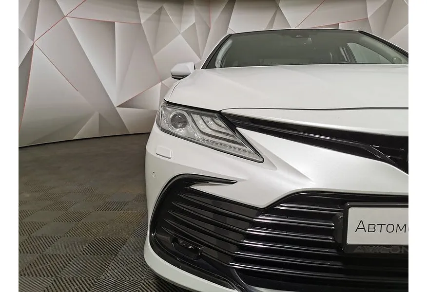 Toyota Camry 2.5 AT (200 л.с.) Белый в АВИЛОН. Слайд №17
