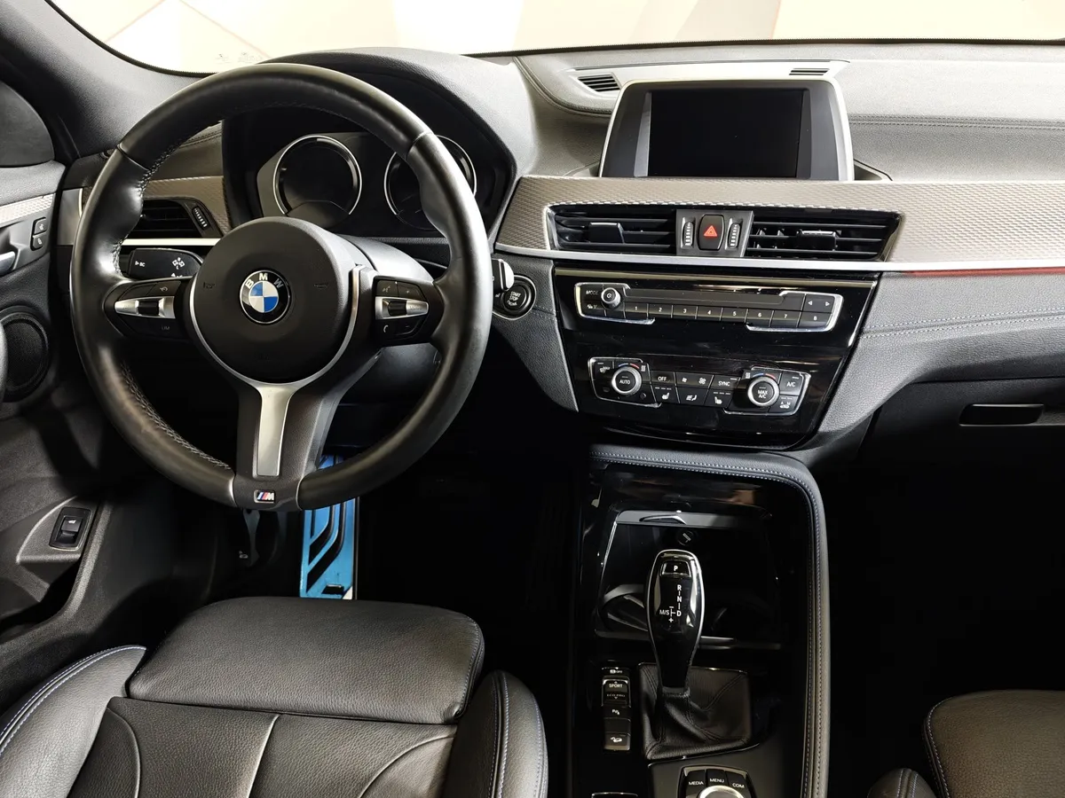 BMW X2 20i xDrive AT (192 л.с.) M Sport Золотой в АВИЛОН. Слайд №15